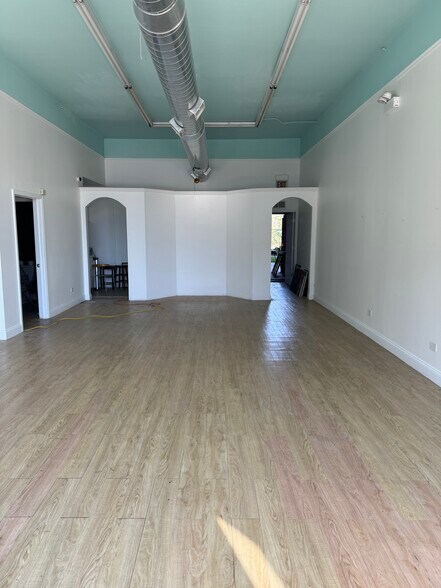 More Photos Of 200-210 N California Ave, Chicago Apartments For Lease