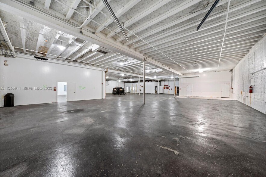 More Photos Of 2585 NW 21st Ter, Miami Warehouse For Lease