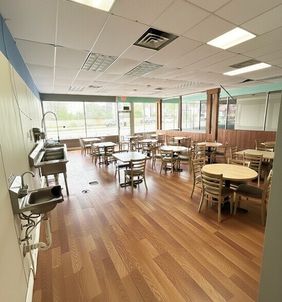 More Photos Of 1018 N Miami Beach Blvd, North Miami Beach General Retail For Lease