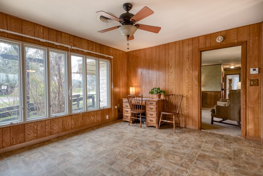 More Photos Of 508 N Lee St, Round Rock Office For Sale
