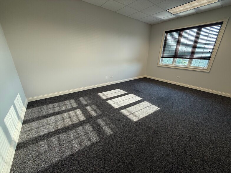 More Photos Of 1880 W Winchester Rd, Libertyville Medical For Sale