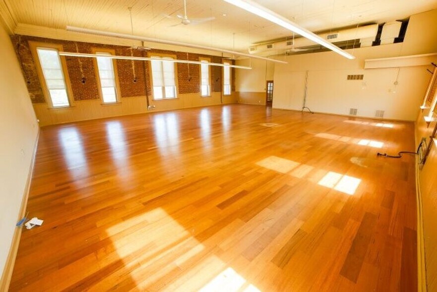 More Photos Of 12-14 N Newstead Ave, Saint Louis Office For Sale