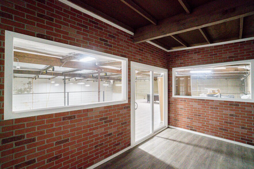 More Photos Of 13501 S Main St, Los Angeles Warehouse For Lease