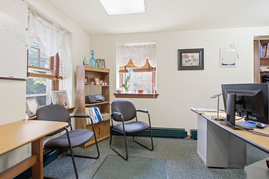 More Photos Of 678 Ferne Blvd, Drexel Hill Office For Sale