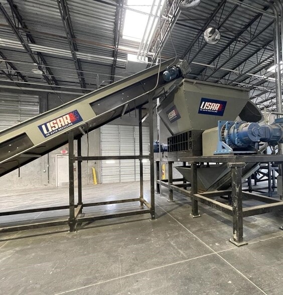 More Photos Of 6800 S Interstate Highway 45, Wilmer Showroom For Lease