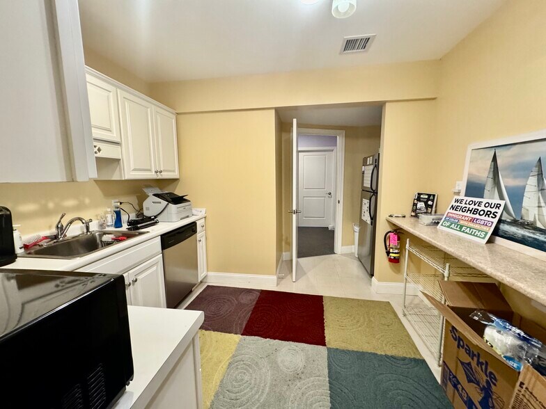 More Photos Of 3047 E Main Rd, Portsmouth Medical For Lease
