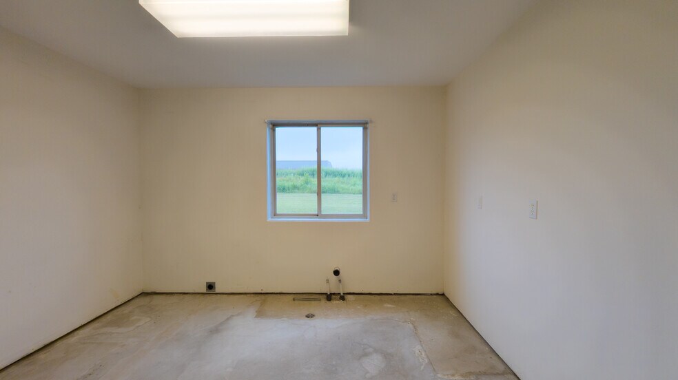 More Photos Of 438 S Main St, Dover Warehouse For Lease