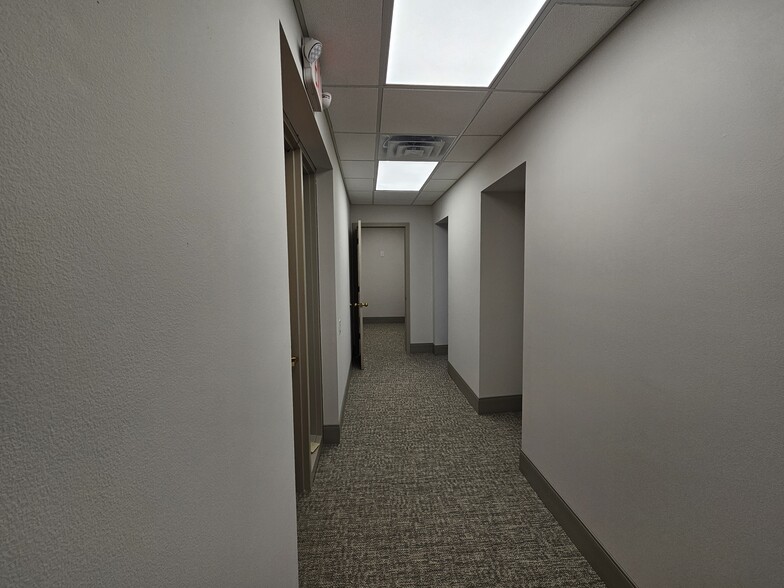 More Photos Of 131 E Franklin St, Elkhart Office For Lease