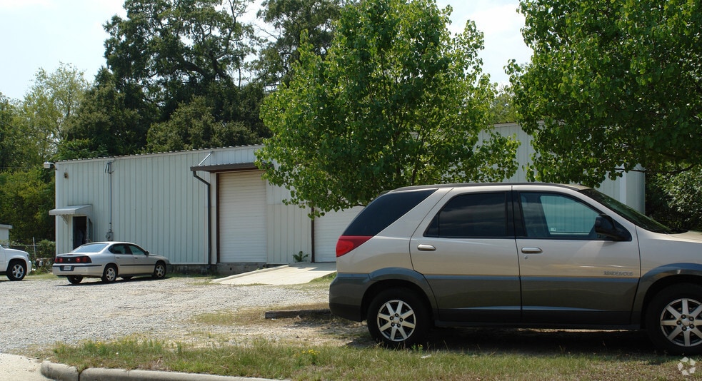 More Photos Of 237 Tolar St, Fayetteville Warehouse For Lease
