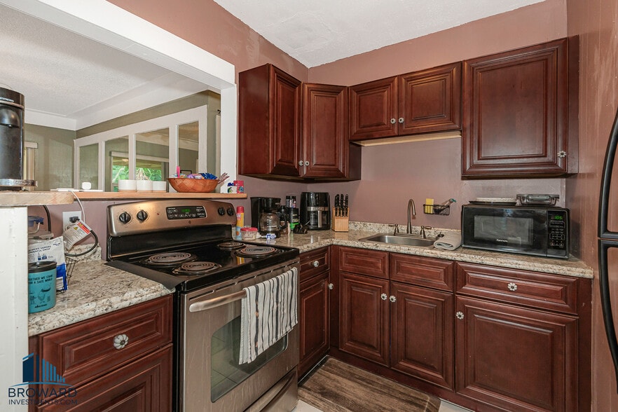 More Photos Of 255 SW 15th St, Dania Beach Apartments For Sale