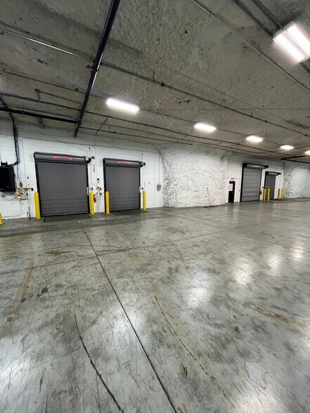 More Photos Of 8601 NE Underground Dr, Kansas City Warehouse For Lease