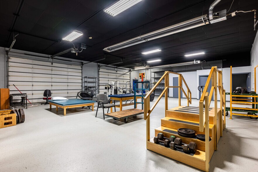 More Photos Of 2419 E High St, Springfield Storefront For Sale