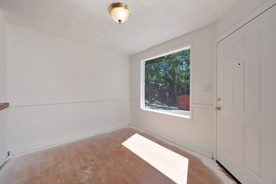 More Photos Of 1407-1409 Lincoln Way, Auburn Office For Sale