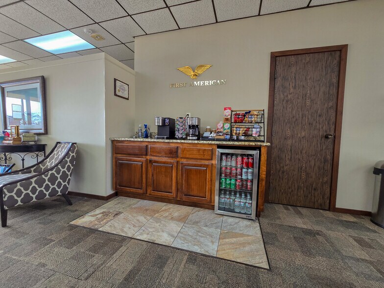 More Photos Of 123 W Highland St, Shawnee Office For Sale