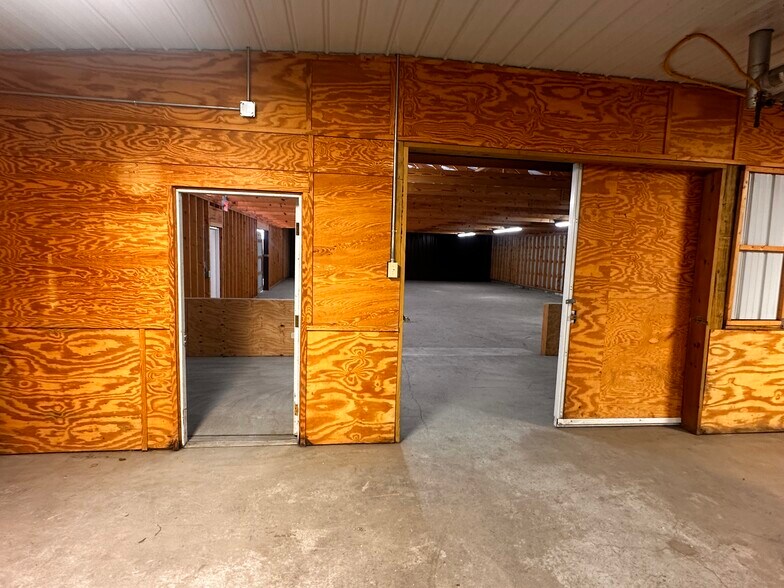 More Photos Of 522A S Main St, Broadway Flex For Sale