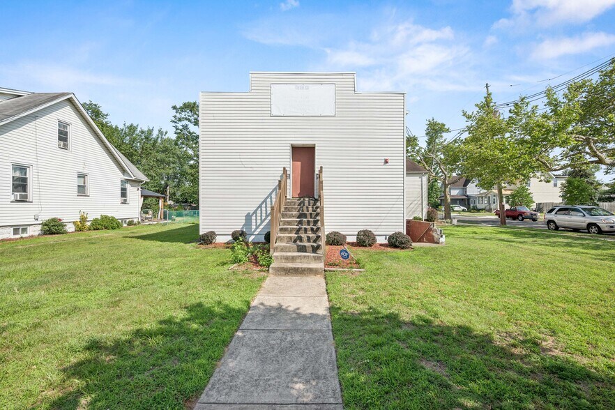 More Photos Of 510 W Broad St, Palmyra Religious Facility For Sale