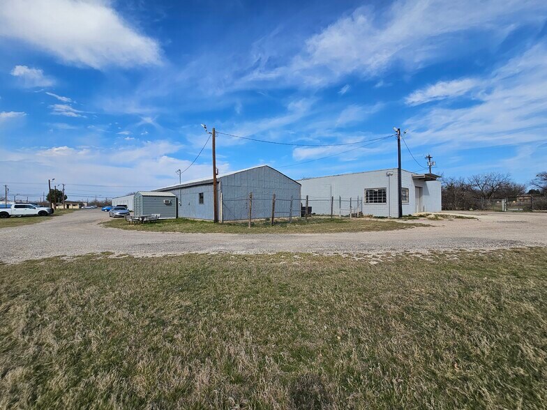 More Photos Of 301 East South 11th St, Abilene General Retail For Sale