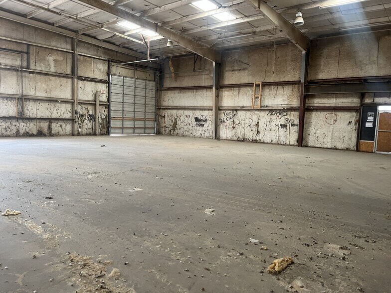 More Photos Of 1012 E Waylon Jennings Blvd, Littlefield Industrial For Sale