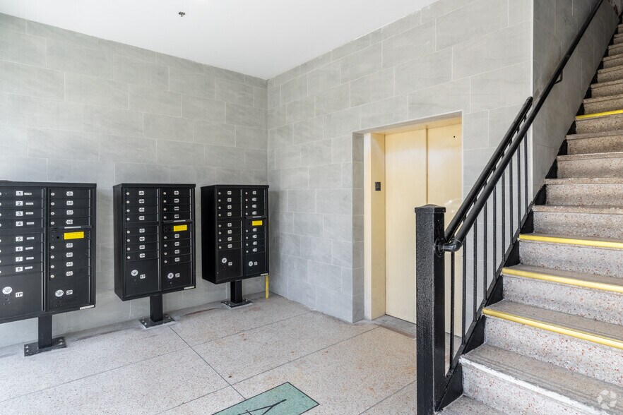 More Photos Of 4322 36th St, Long Island City Office For Lease