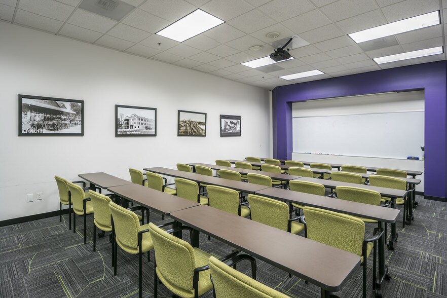 More Photos Of 13135 Dairy Ashford Rd, Sugar Land Office For Lease