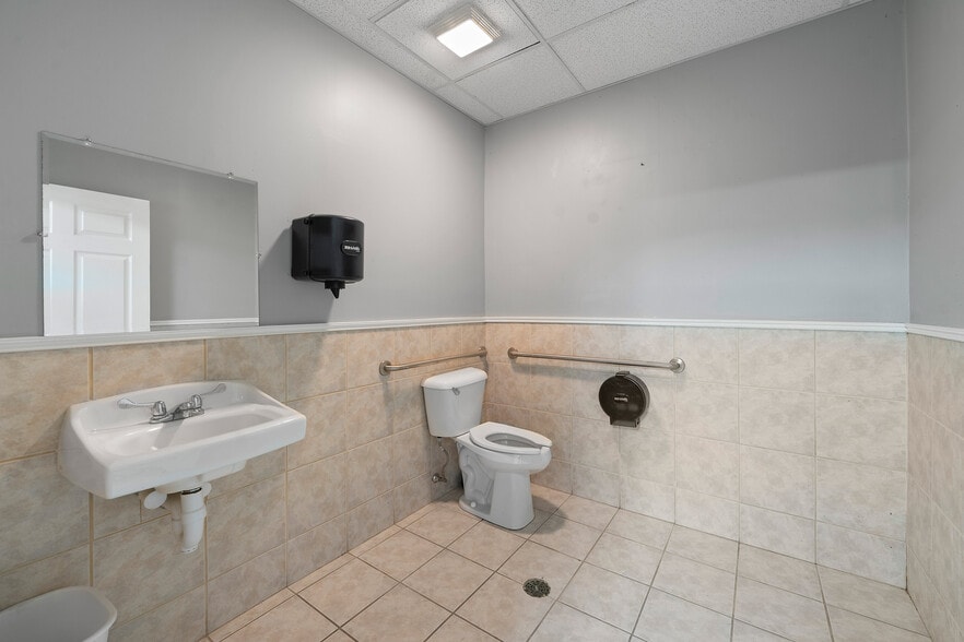 More Photos Of 4241 Kirk Rd, Austintown Office For Sale