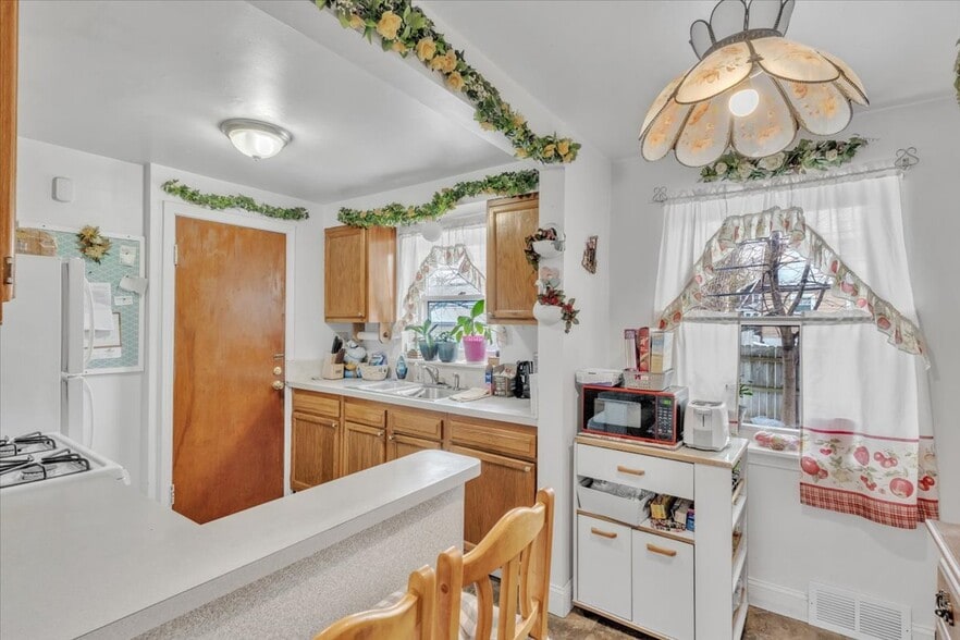 More Photos Of 70 McKinley Pkwy, Buffalo Multifamily For Sale