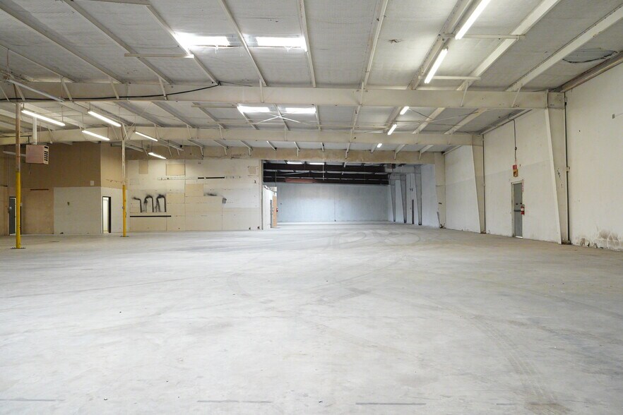More Photos Of 501 Industrial Dr, Richardson Warehouse For Lease