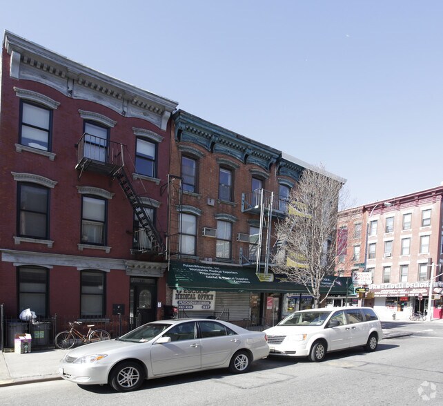 More Photos Of 557 Leonard St, Brooklyn Storefront Retail Residential For Lease