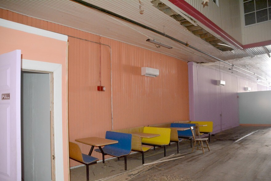 More Photos Of 114 S Main St, Blackstone Restaurant For Sale