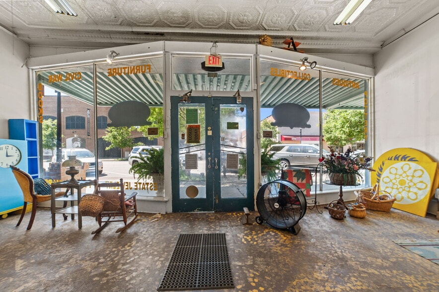 More Photos Of 115 N Queen St, Kinston General Retail For Sale