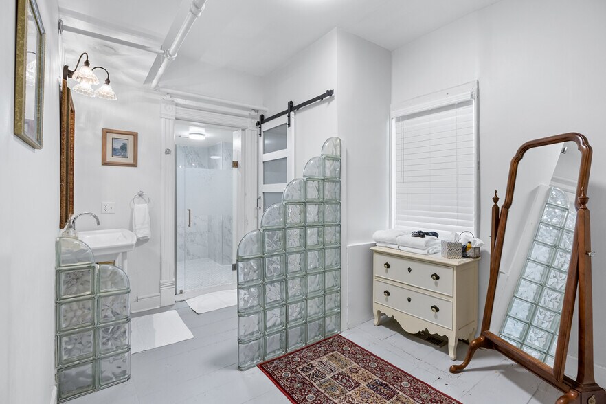 More Photos Of 402 E Gaston St, Savannah Hospitality For Sale