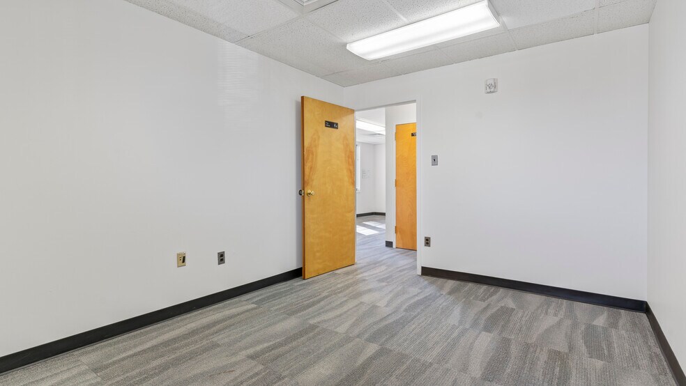 More Photos Of 10903 Indian Head Hwy, Fort Washington Office For Sale