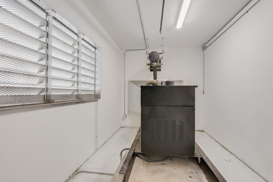 More Photos Of 2725 Hillsboro Rd, West Palm Beach Warehouse For Sale