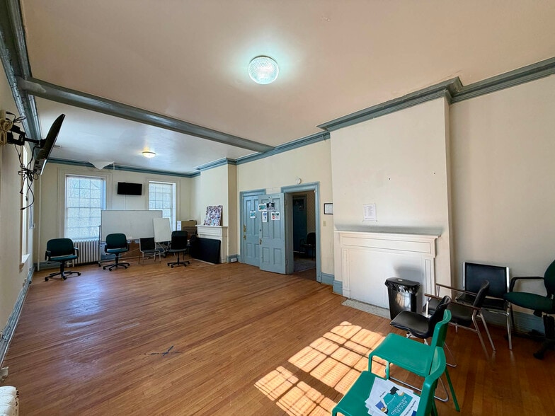 More Photos Of 5209 York Rd, Baltimore Office For Sale