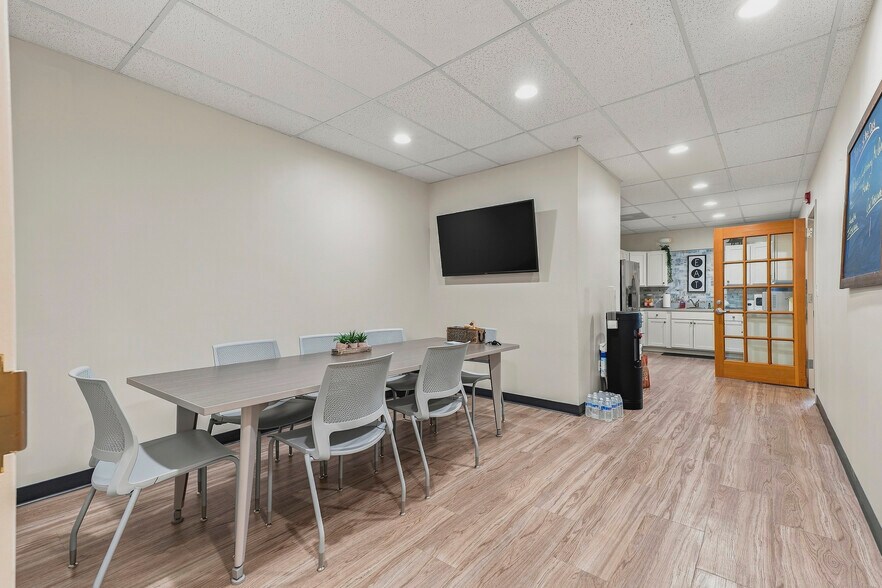 More Photos Of 8638 Veterans Hwy, Millersville Office For Lease