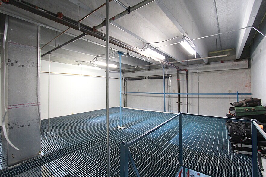 More Photos Of 2520 NW 97th Ave, Doral Showroom For Lease