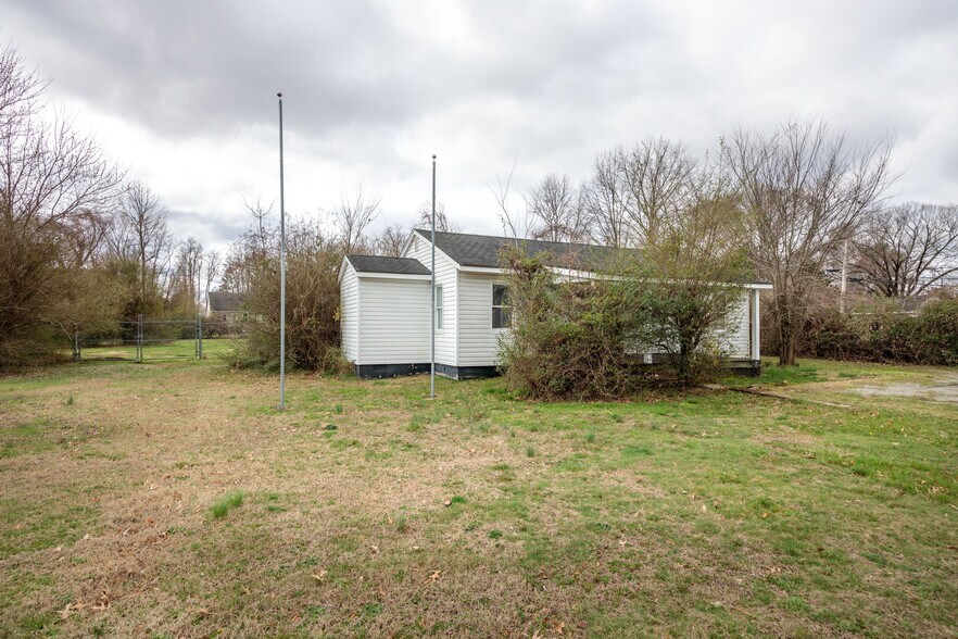 More Photos Of 217 E Williamsburg Rd, Sandston Office For Sale