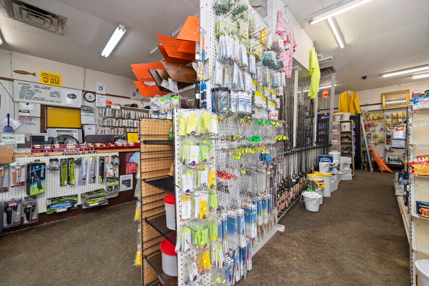 More Photos Of 6797 W Lakeshore Dr, Port Clinton Freestanding For Sale