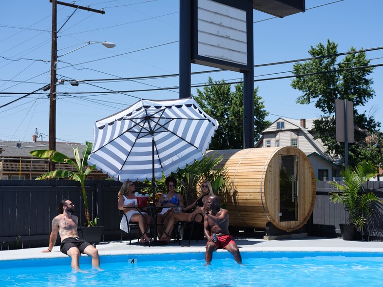 More Photos Of 310 SE Dorion, Pendleton Hotel For Sale