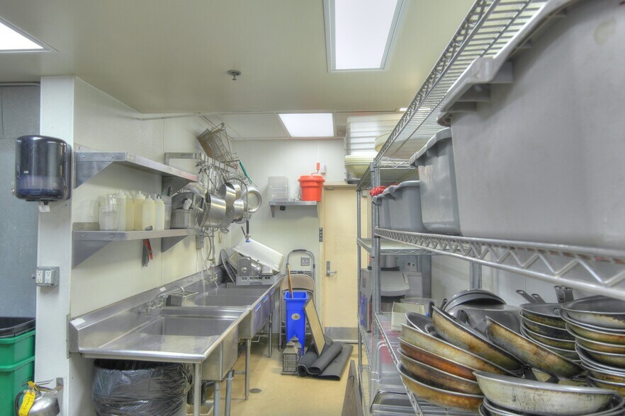 More Photos Of 523-593 E Main St, Ventura Movie Theatre For Lease