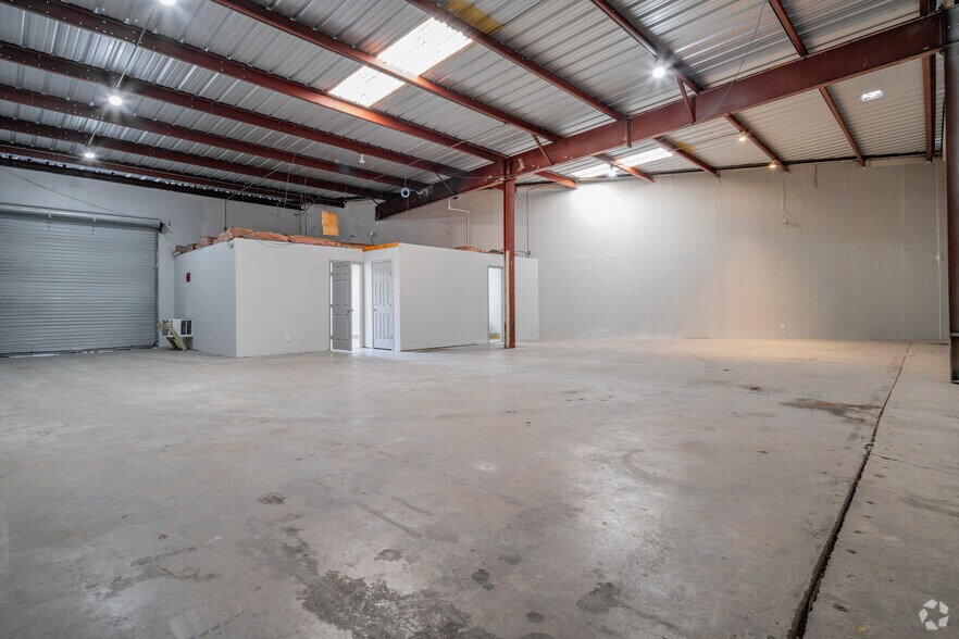 More Photos Of 5504-1 Bandera Rd, San Antonio Unknown For Lease