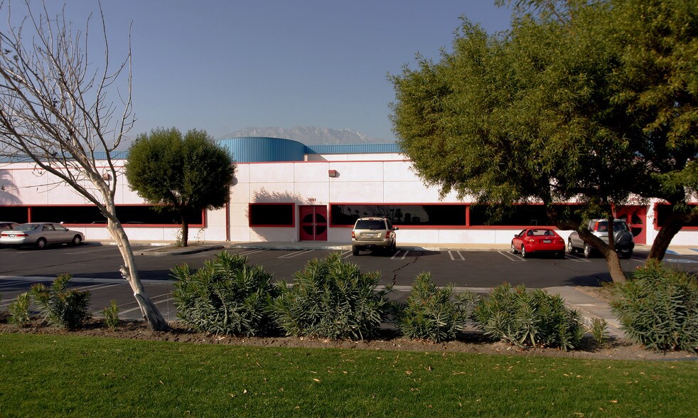 More Photos Of 1130 N Valdivia Way, Palm Springs Warehouse For Lease