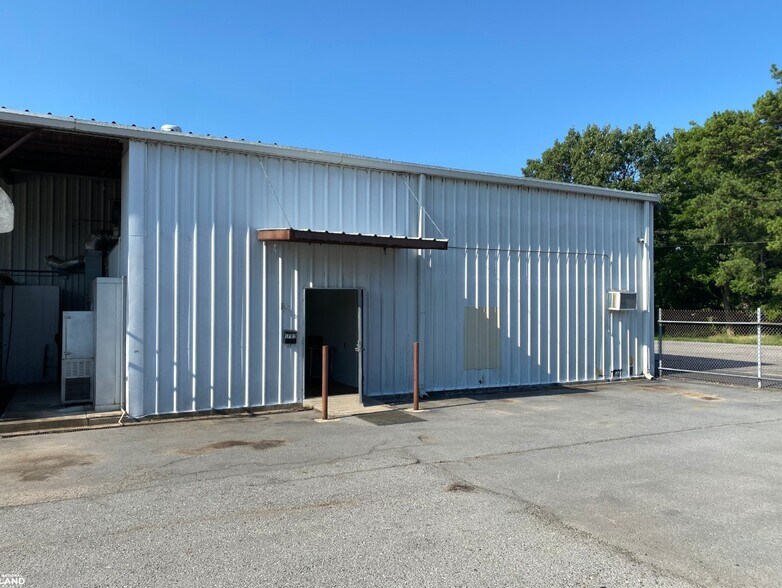 More Photos Of 1701 S Timber St, Stuttgart Office Residential For Sale