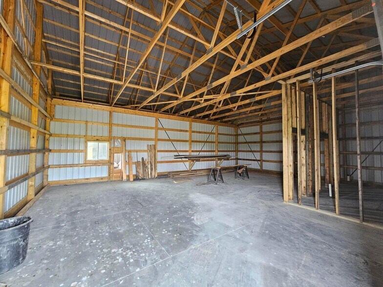 More Photos Of 10260 Carr Rd, Jeffersonville General Retail For Sale