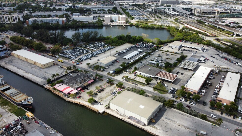 More Photos Of 3700 NW South River Dr, Miami Warehouse For Lease