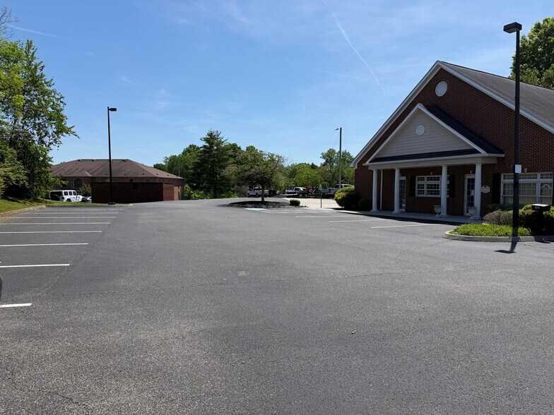 More Photos Of 122 Lynnwood, Knoxville Office For Sale