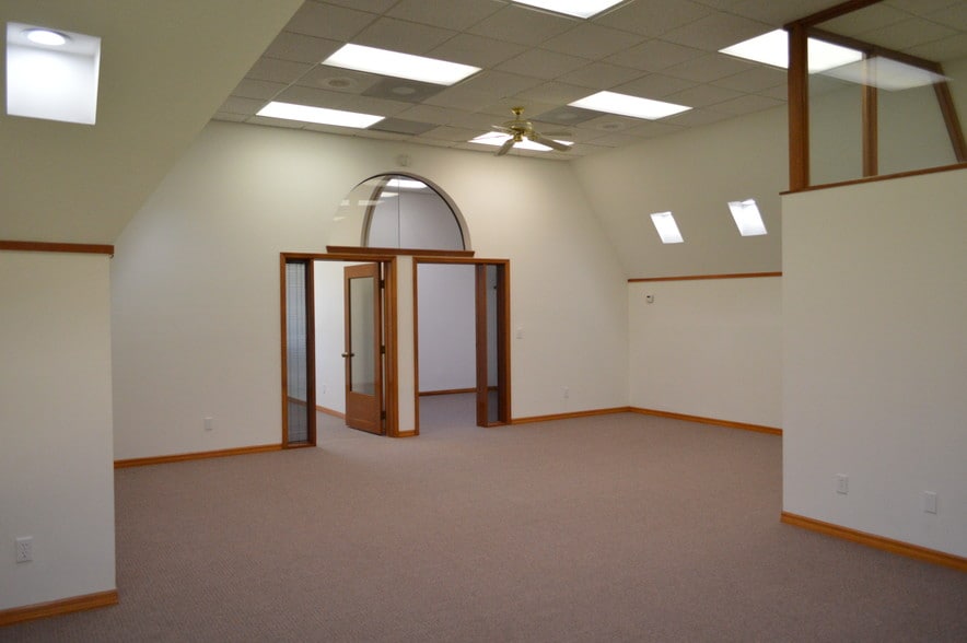 More Photos Of 300 E New Haven Ave, Melbourne Office For Sale