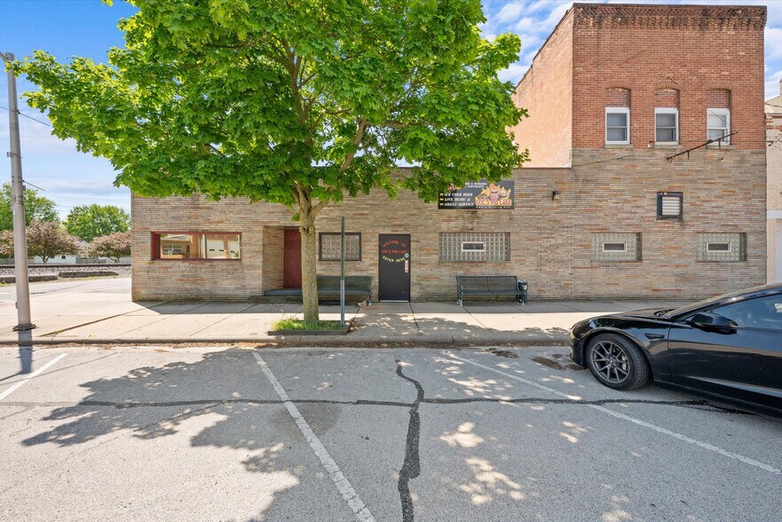 More Photos Of 18625 Main St, Tontogany Flex For Sale
