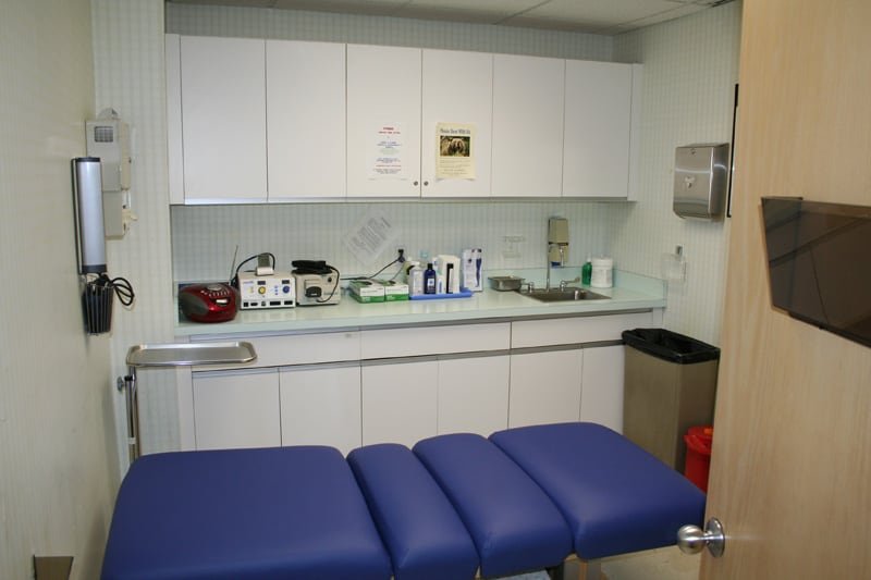 More Photos Of 2 Medical Center Dr, Springfield Medical For Lease