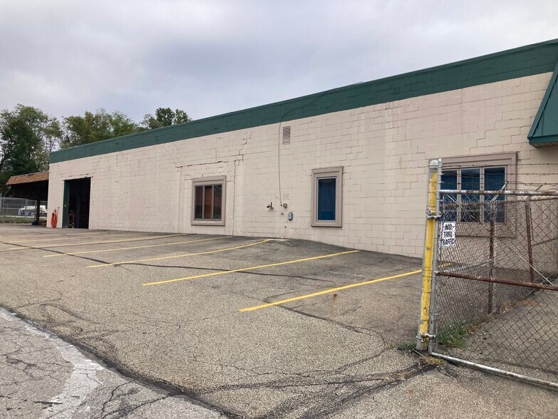 More Photos Of 3046 Industrial Blvd, Bethel Park Light Manufacturing For Lease